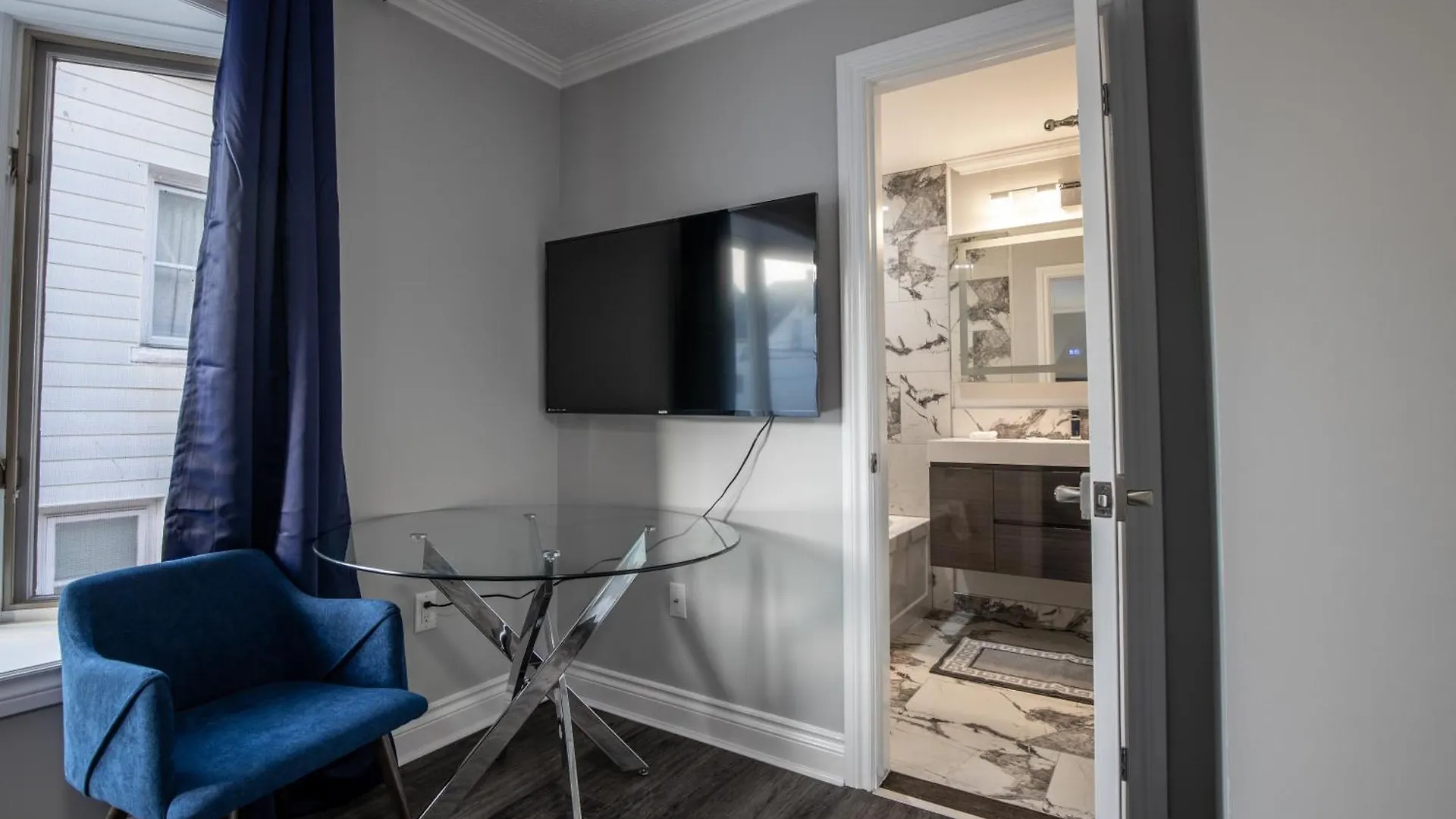 Niagara Luxury Suites Inn