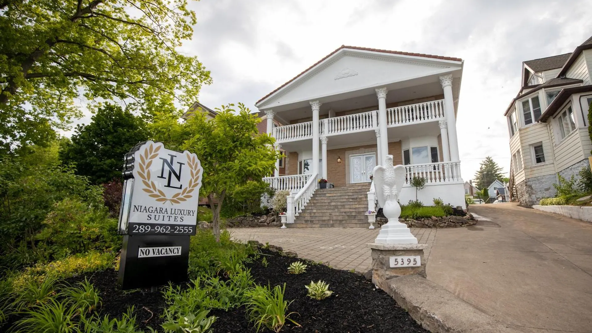 Niagara Luxury Suites